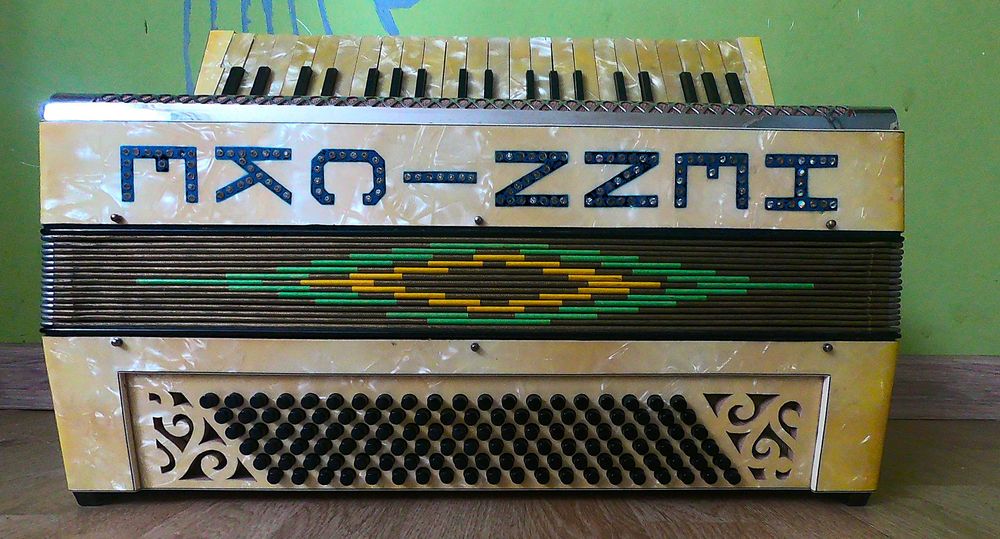 Akordeon Hennicke 120 basów 1936 rok