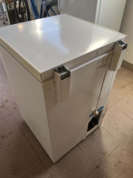 Zamrażarka klapowa AEG - 100 litrów