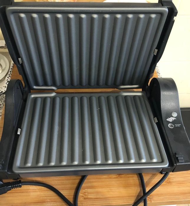 Grelhador/sandwisheira DeLonghi Nova