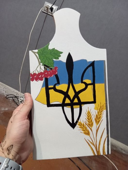 Продам дерев'яну доску ручної роботи.