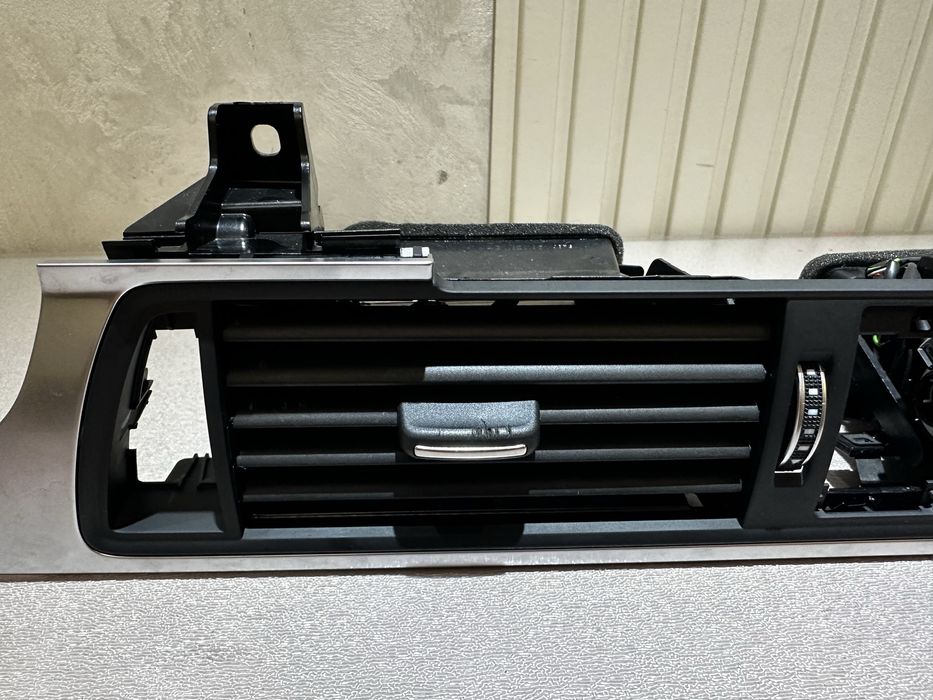 Продам дефлектор воздуховода на Audi A6 C7