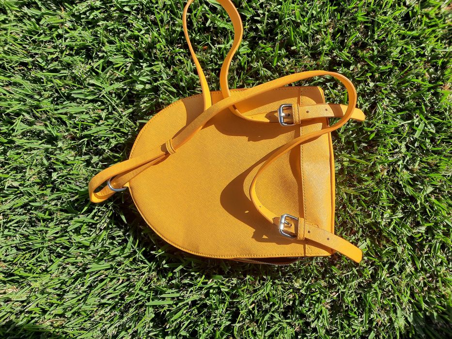 Mochila Zara cor mostarda