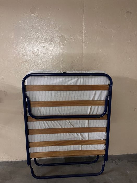 Cama desdobrável prática