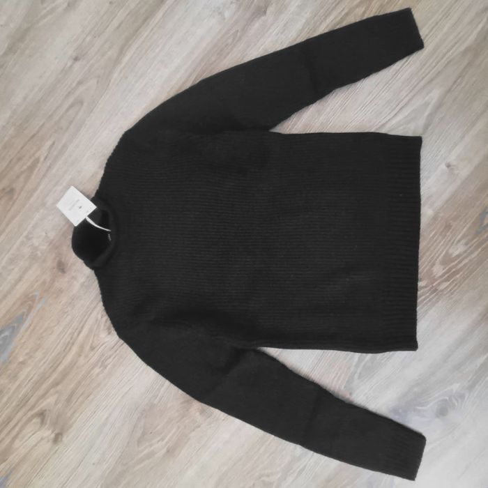 Кофта під шию  Bershka  нова   М.