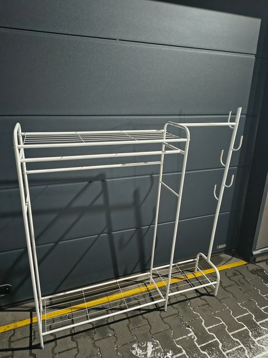 Regał mobilny do garderoby