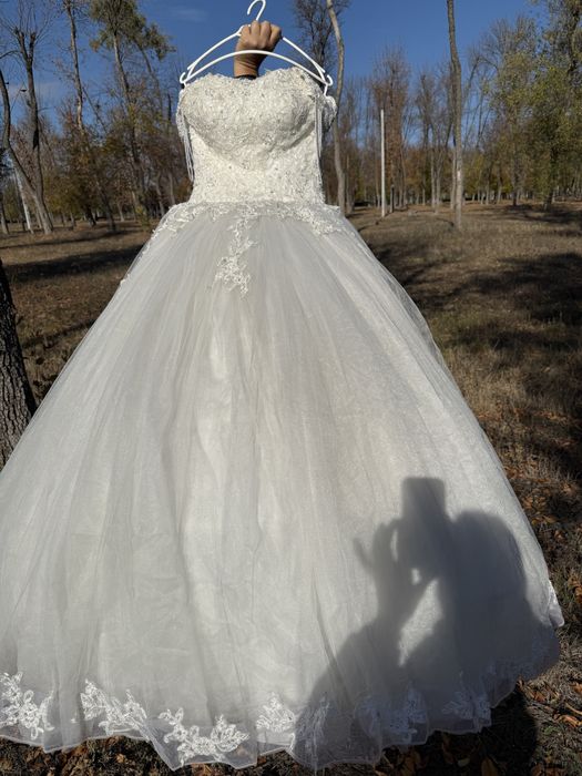Весільна сукня пишна