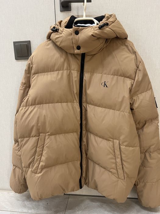Срочно продам .Пуховик Calvin Klein размер XL, , Оригінал.