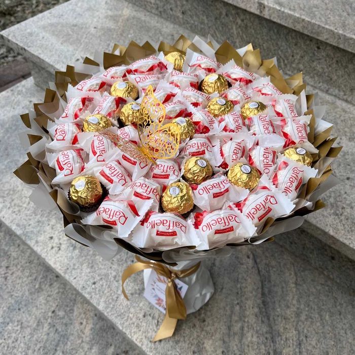 Prezent na 50 Urodziny. Bukiet ze slodyczy Ferrero i Raffaello