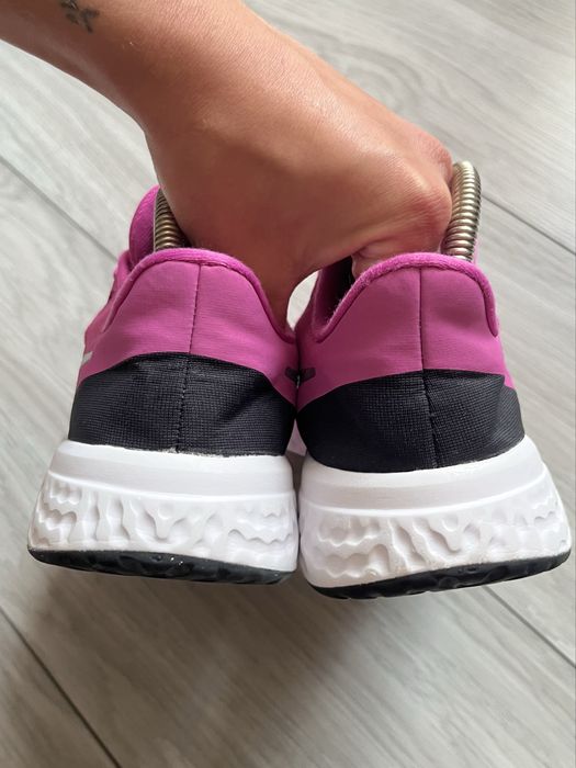 жіночі кросівки Nike Revolution 5 (GS)