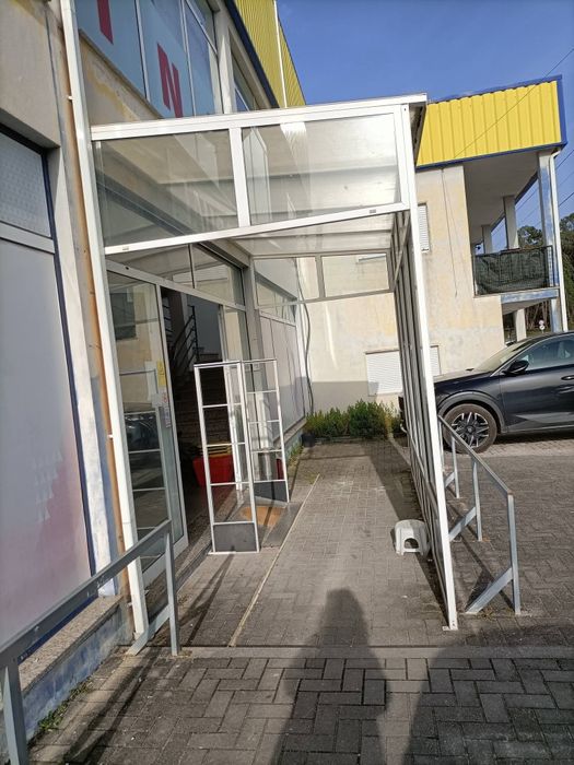 Avançado em acrílico e vidro