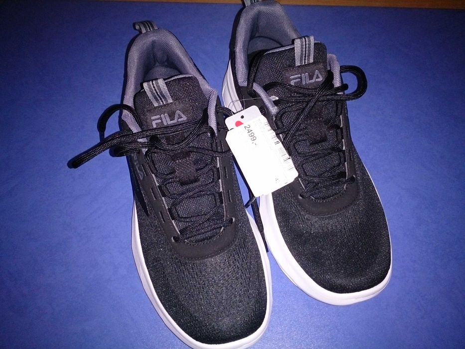 Нові кросівки FILA (розмір 43)