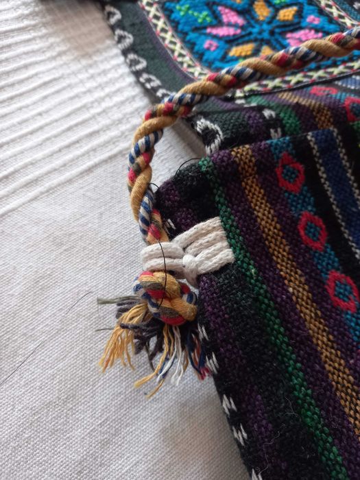Bolsa artesanal, bordada