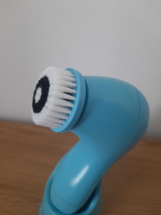 Szczoteczka do oczyszczania twarzy Oriflame SkinPro