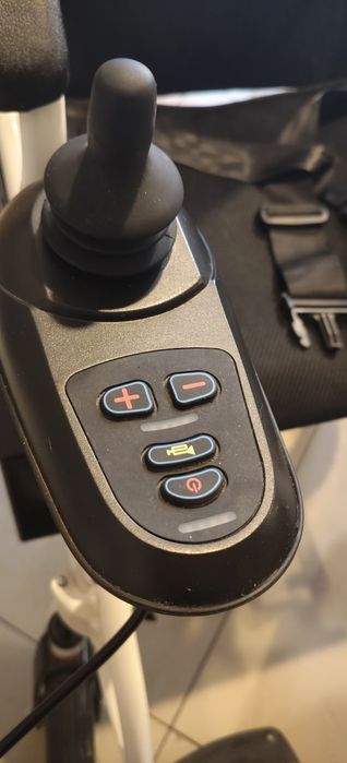 Sprzedam elektryczny wózek inwalidzki