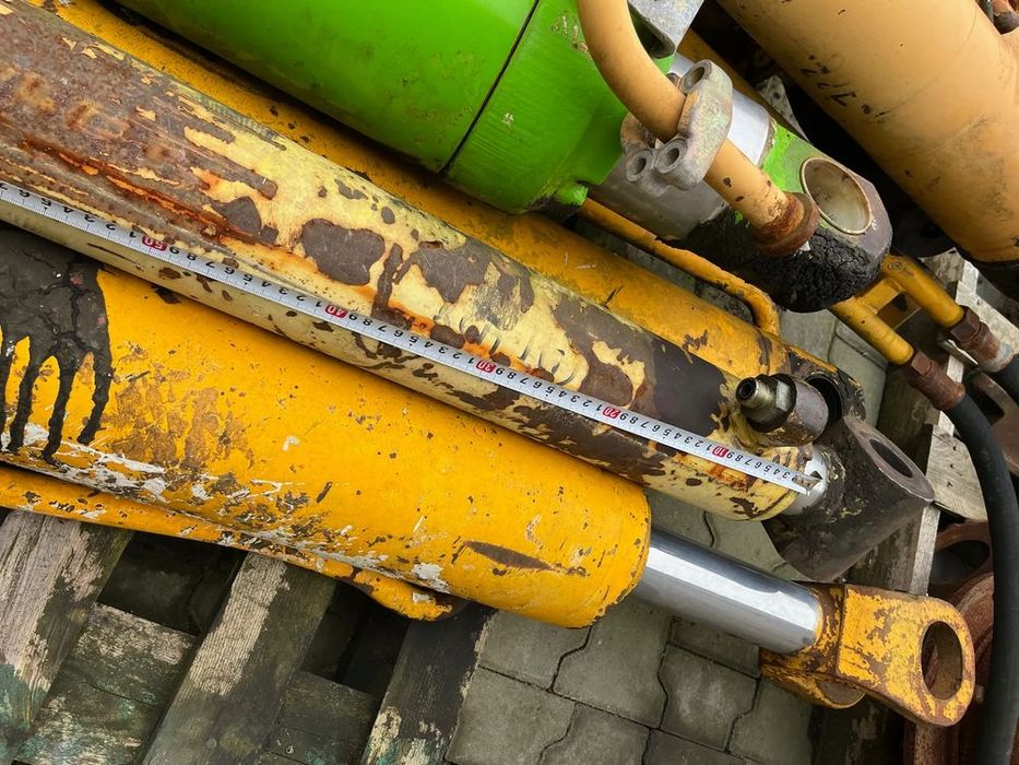 siłownik hydrauliczny cat 428 b