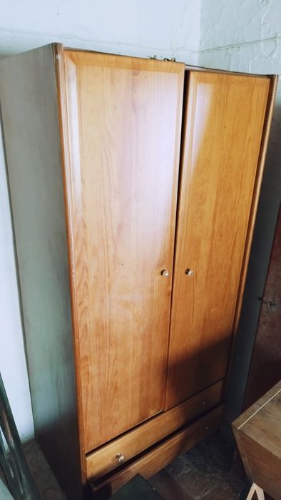 Roupeiro usado em bom estado