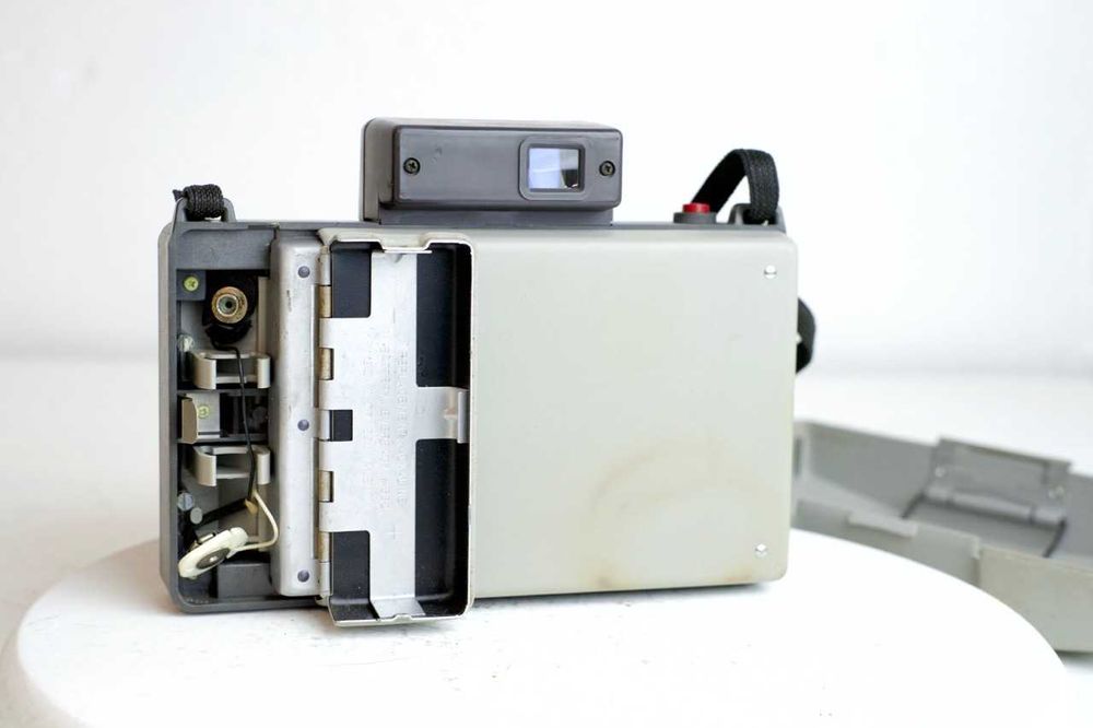 Vintage Polaroid 104 Instant Pack Film Land Camera And Flashgun