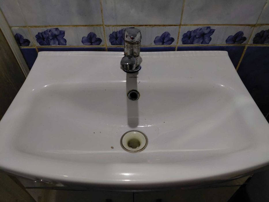 Умивальник у ванну