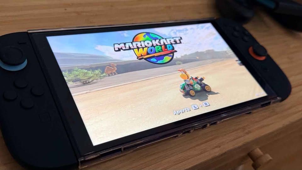 Nintendo Switch 2 com caixa e acessórios