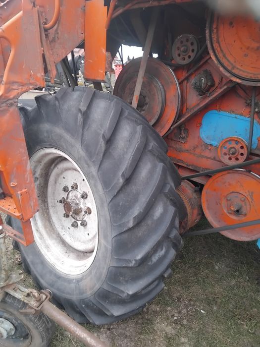 opony 18,4/15-30 silnik  części bizon