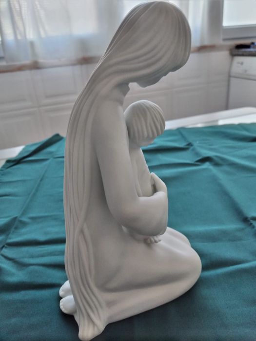 Escultura Ternura - Vista Alegre