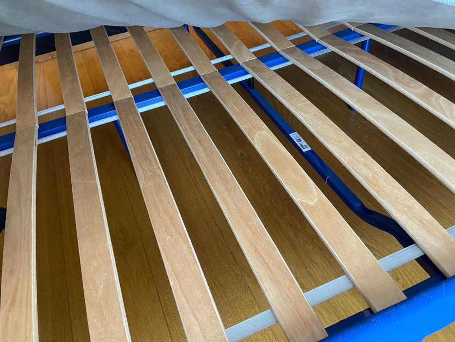 Vende-se Cama casal IKEA (140*200 cm) com colchão (140*200 cm) – Excelente Estado