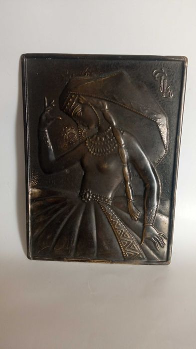 Картина чеканка/карбування Дівчина в національному костюмі