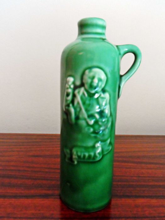 Garrafas de cerâmica antigas