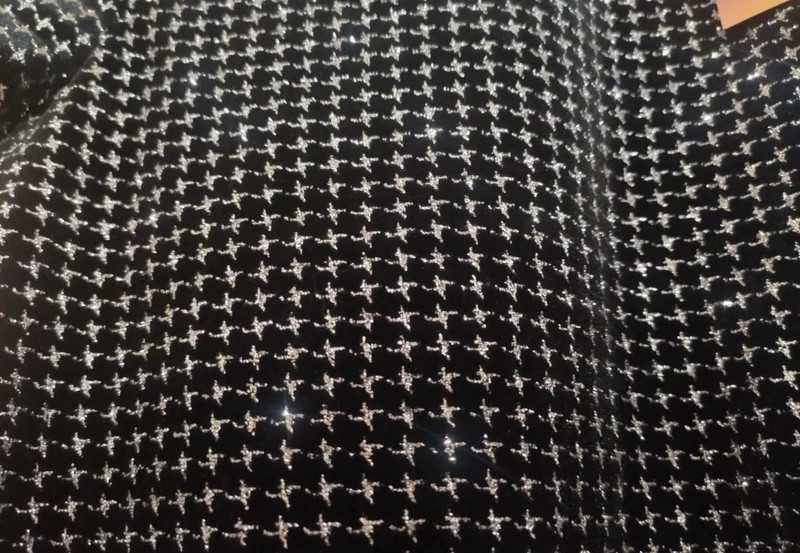 T-shirt curta brilhante NOVA