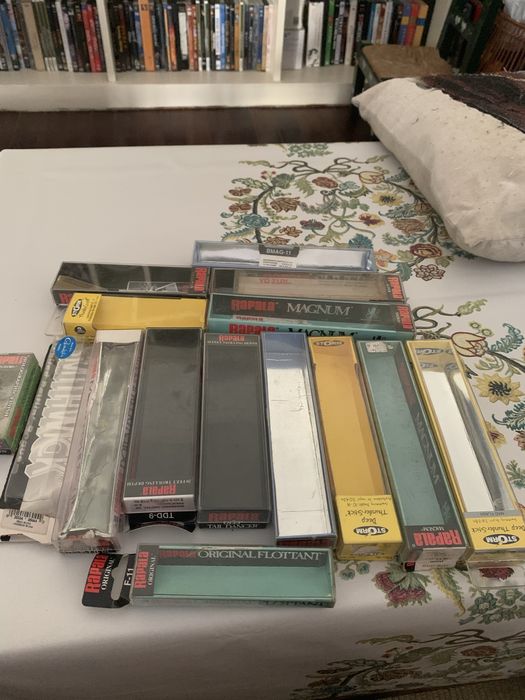 Caixas de amostras Rapala e Storm