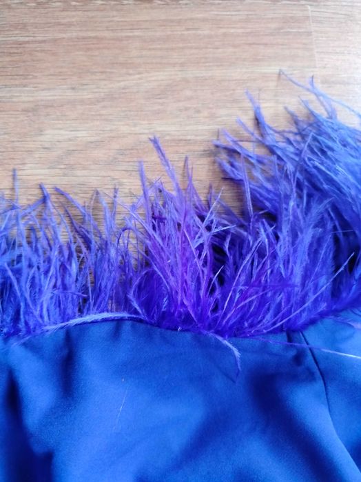 Elegancka sukienka z piórami Lost City r. S