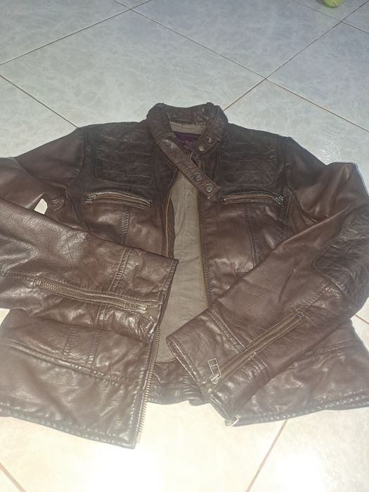 Casaco de couro castanho