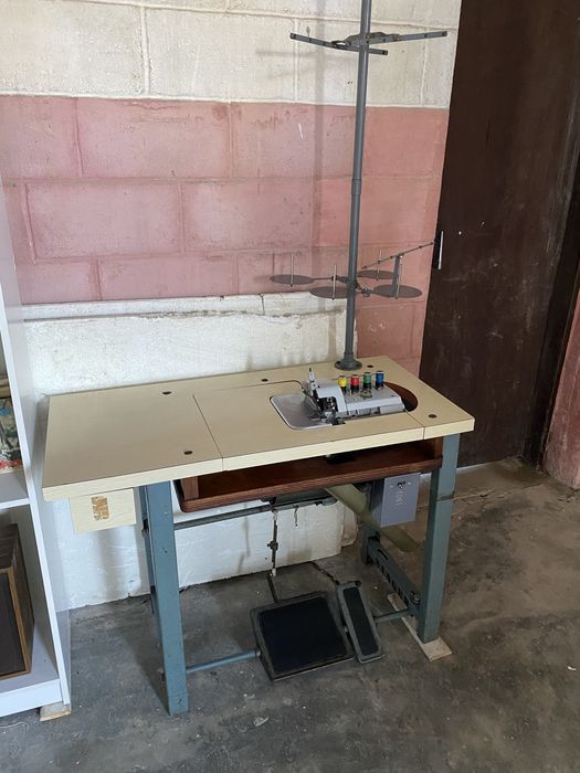 Maquina de corte e costura