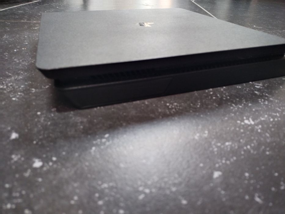 PlayStation 4 Slim 825GB + 3 геймпади + 2 гри (Horizon, Ratchet)