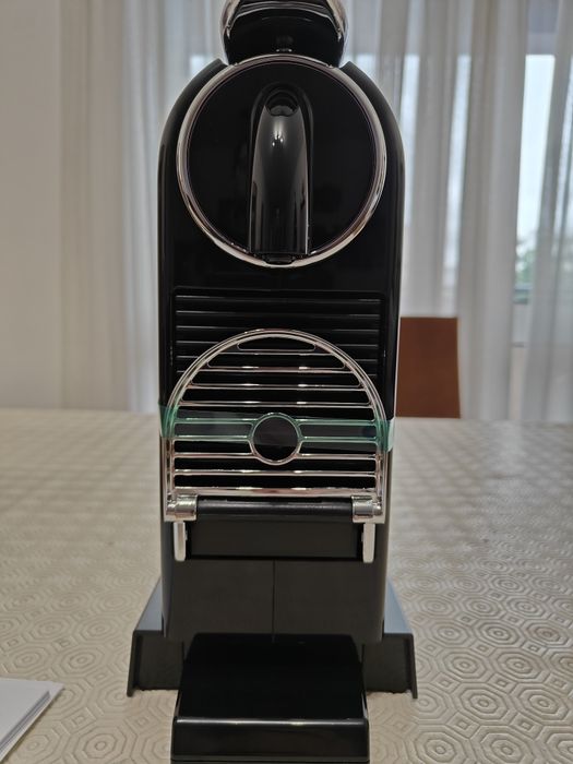 Máquina Nespresso Citiz preta