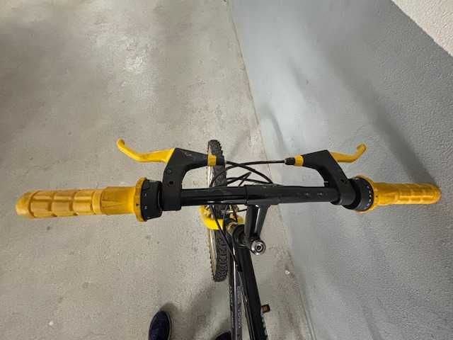 Bicicleta, roda 26, sem uso.