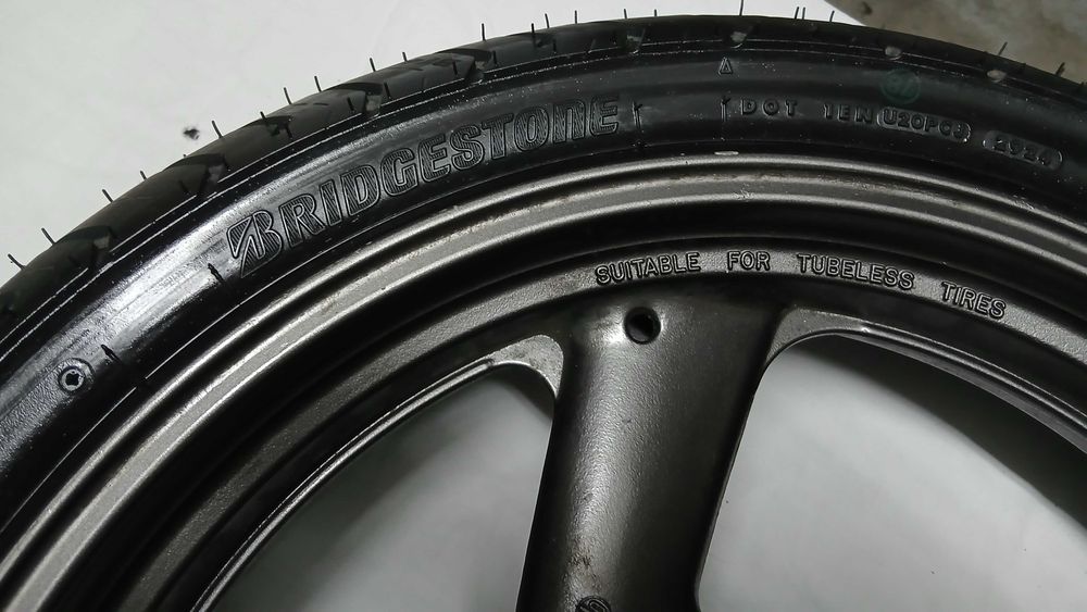 Yamaha XJ 600 (jantes e pneus a estrear)