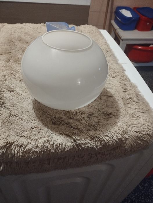 Sprzedam żyrandol drewno plus łańcuch