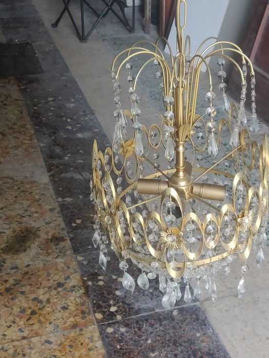 Candeeiro com pequenos cristais