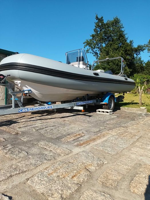 Semi-rigido 570 e yamaha 80cv 4t