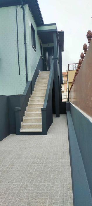 Andar Moradia T2 , com pequeno terraço. Utilização Independente