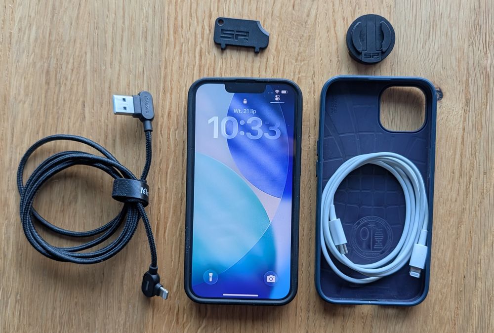 iPhone 13 Bez Rys 128 GB akcesoria Spigen SP Connect