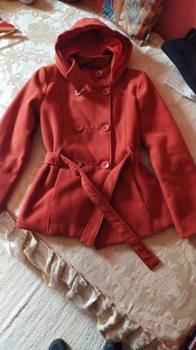 Casaco acolchoado, quentinho, c/ Capuz, cinto, bolsos