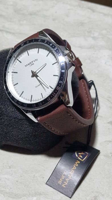 Relógio Martyn linear Novo com caixa