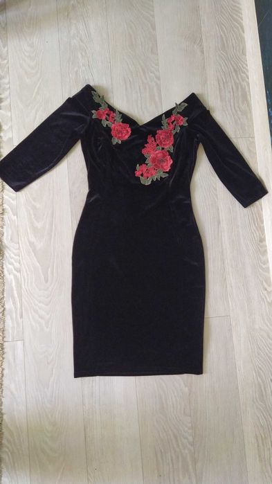 Жіноче чорне плаття