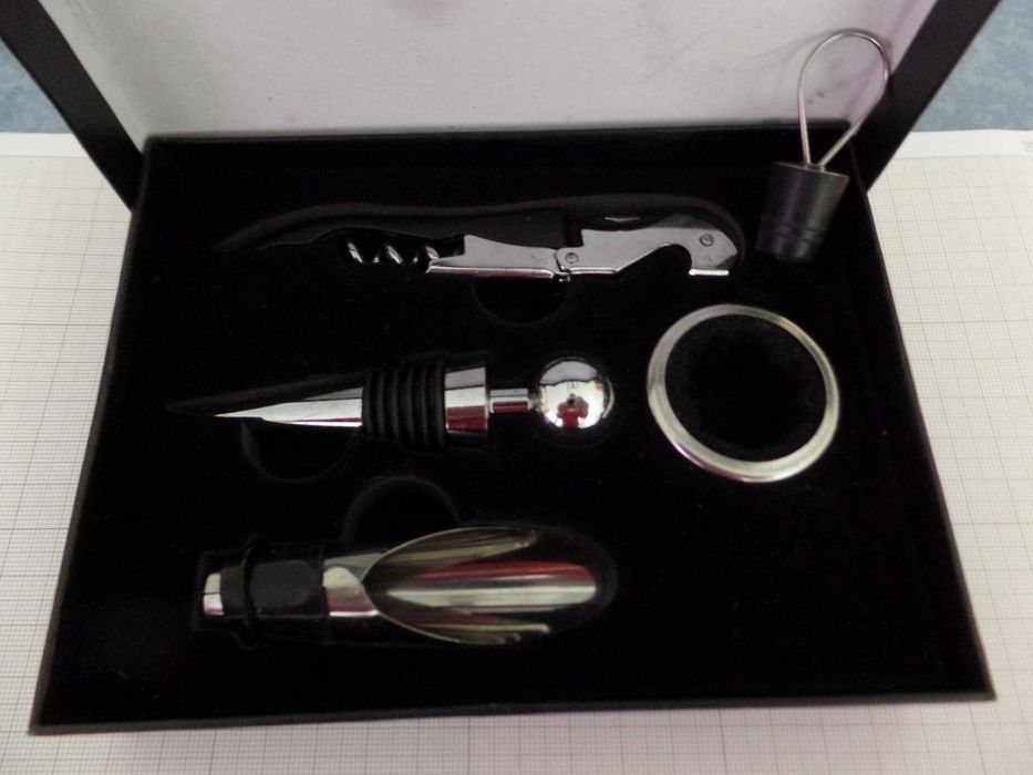 Conjunto de 4 peças para Vinho, Novo (BOX)