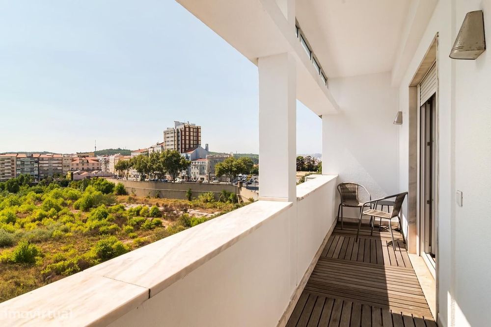 Apartamento T4 com varanda, Amoreiras, Lisboa