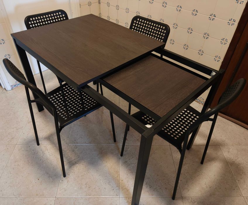 Mesa de jantar Ikea Vangsta extensível + 4 cadeiras
