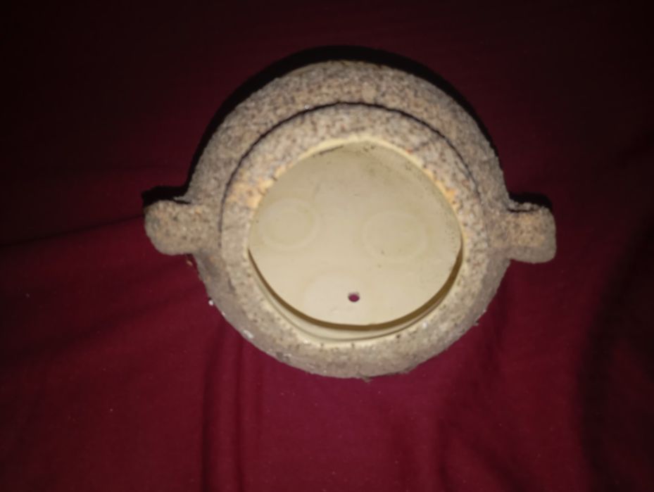 Настінний горщик для квітів.