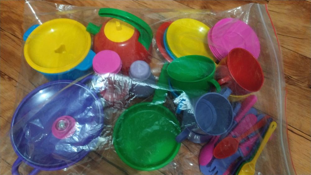 Детский столик для игры с набором